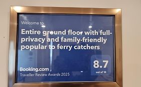 Entire Ground Floor With Full-Privacy And Family-Friendly Popular To Ferry Catchers
